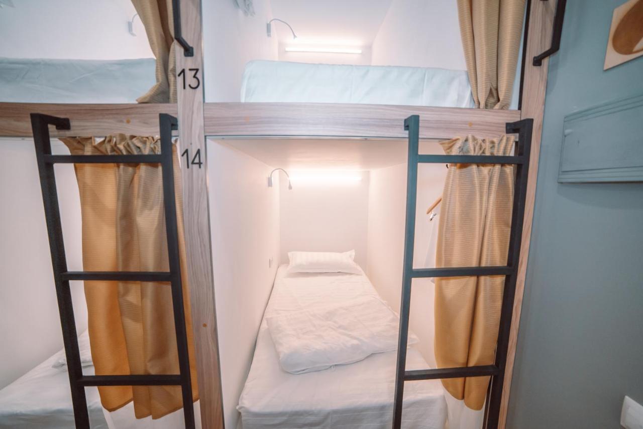 Tomiris Lady'S Capsul Hostel Only For Women Almaty Bagian luar foto