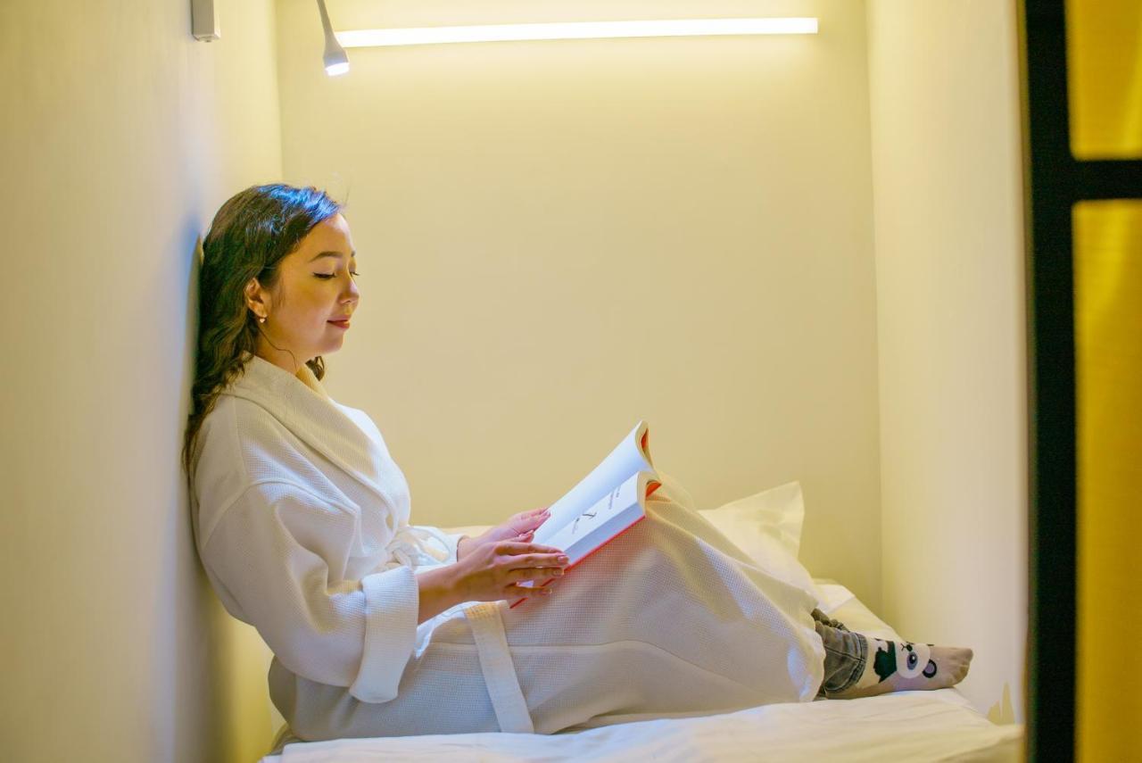 Tomiris Lady'S Capsul Hostel Only For Women Almaty Bagian luar foto
