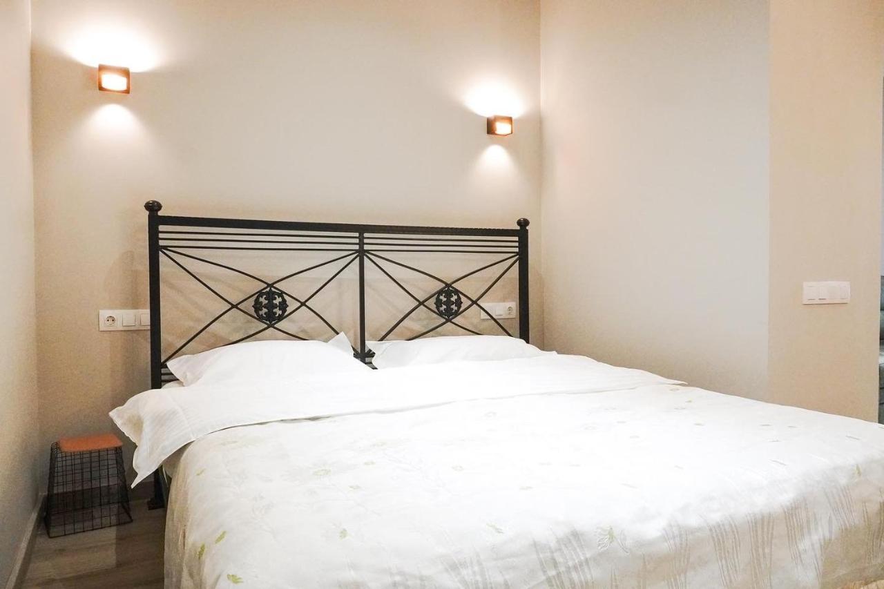 Tomiris Lady'S Capsul Hostel Only For Women Almaty Bagian luar foto
