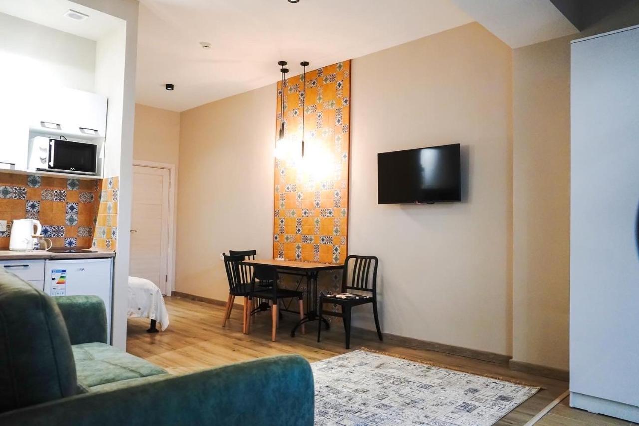 Tomiris Lady'S Capsul Hostel Only For Women Almaty Bagian luar foto